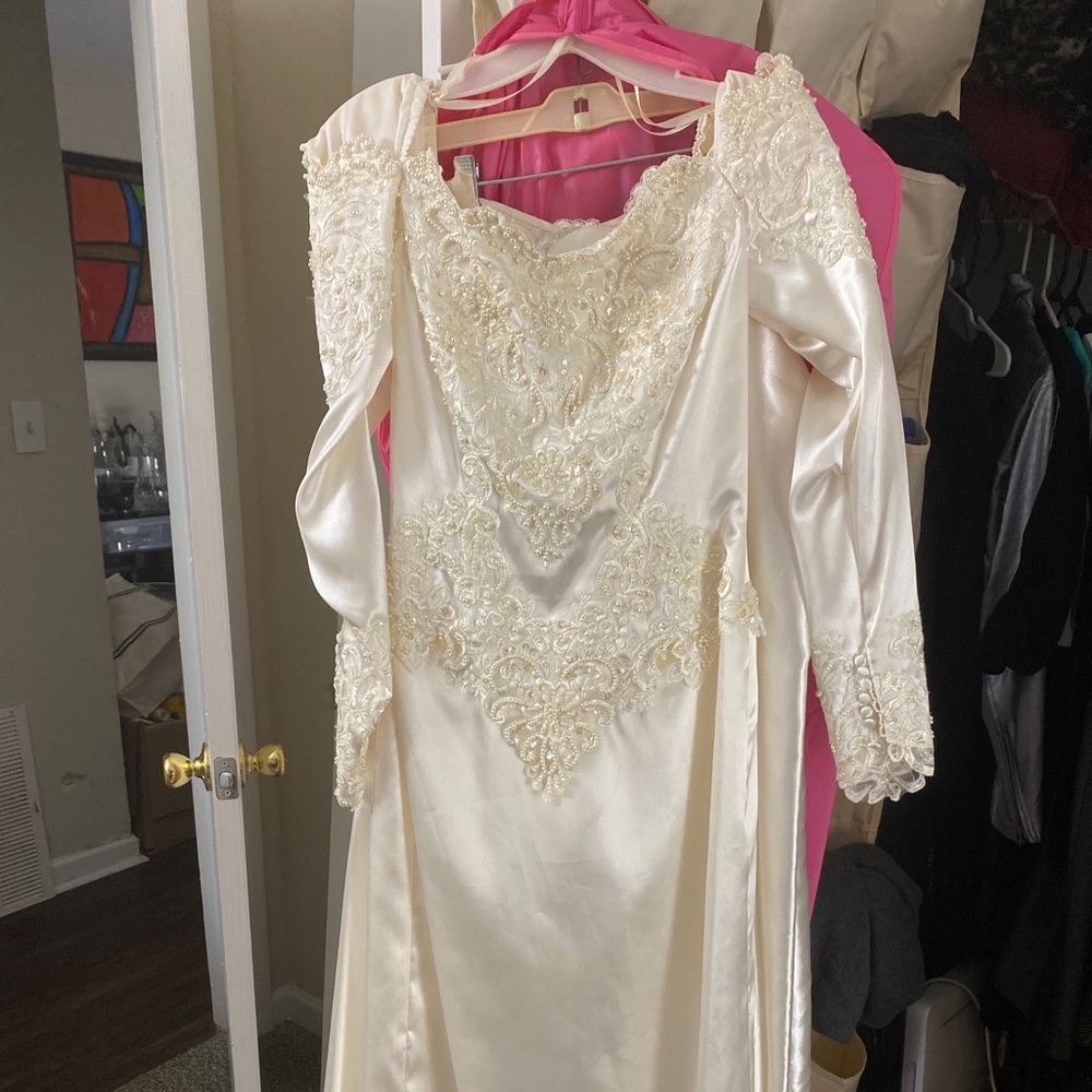 Wedding Dress Cream Off-White Size 8